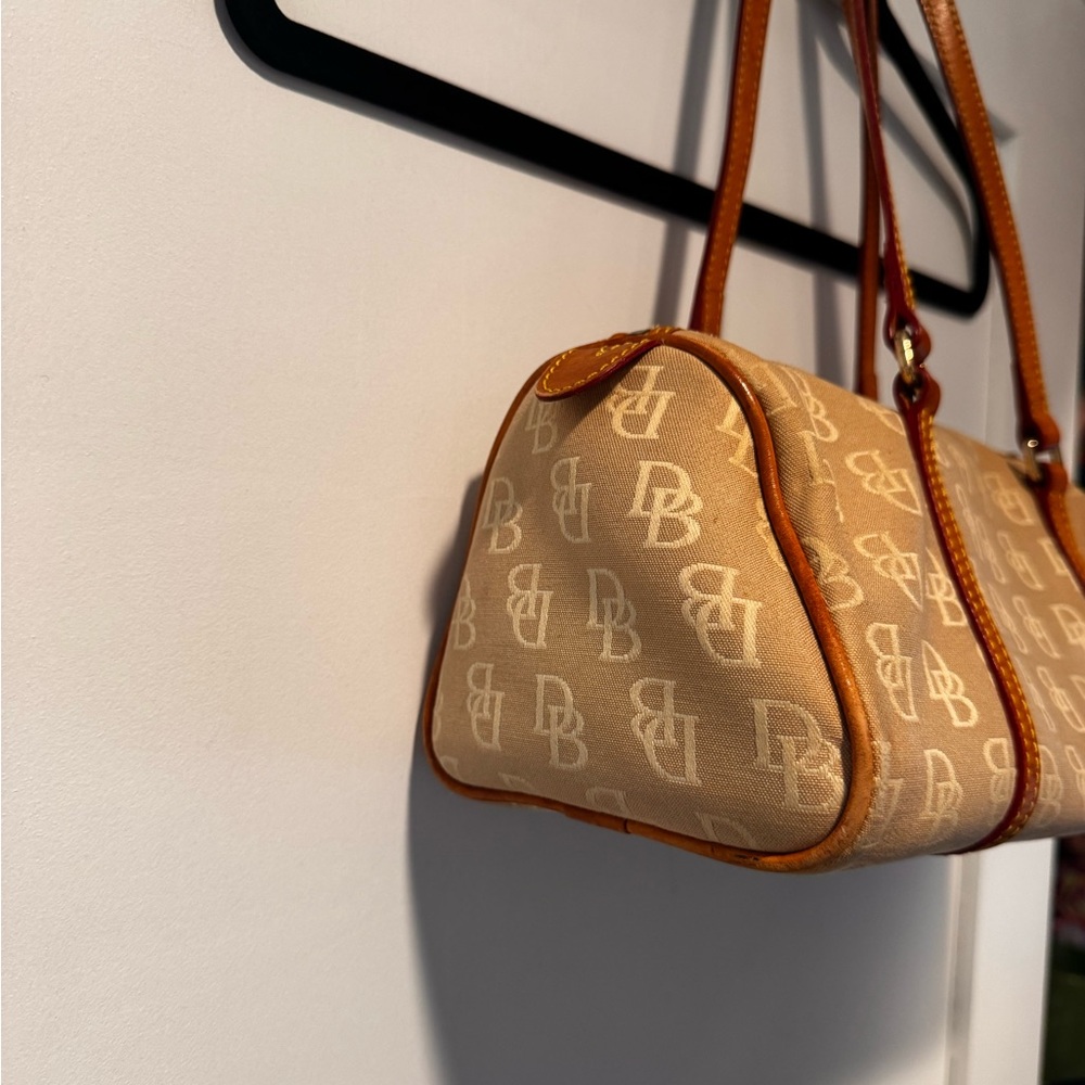 Vintage 2000 Dooney & Bourke Signature Barrel Bag - Picture 3 of 16